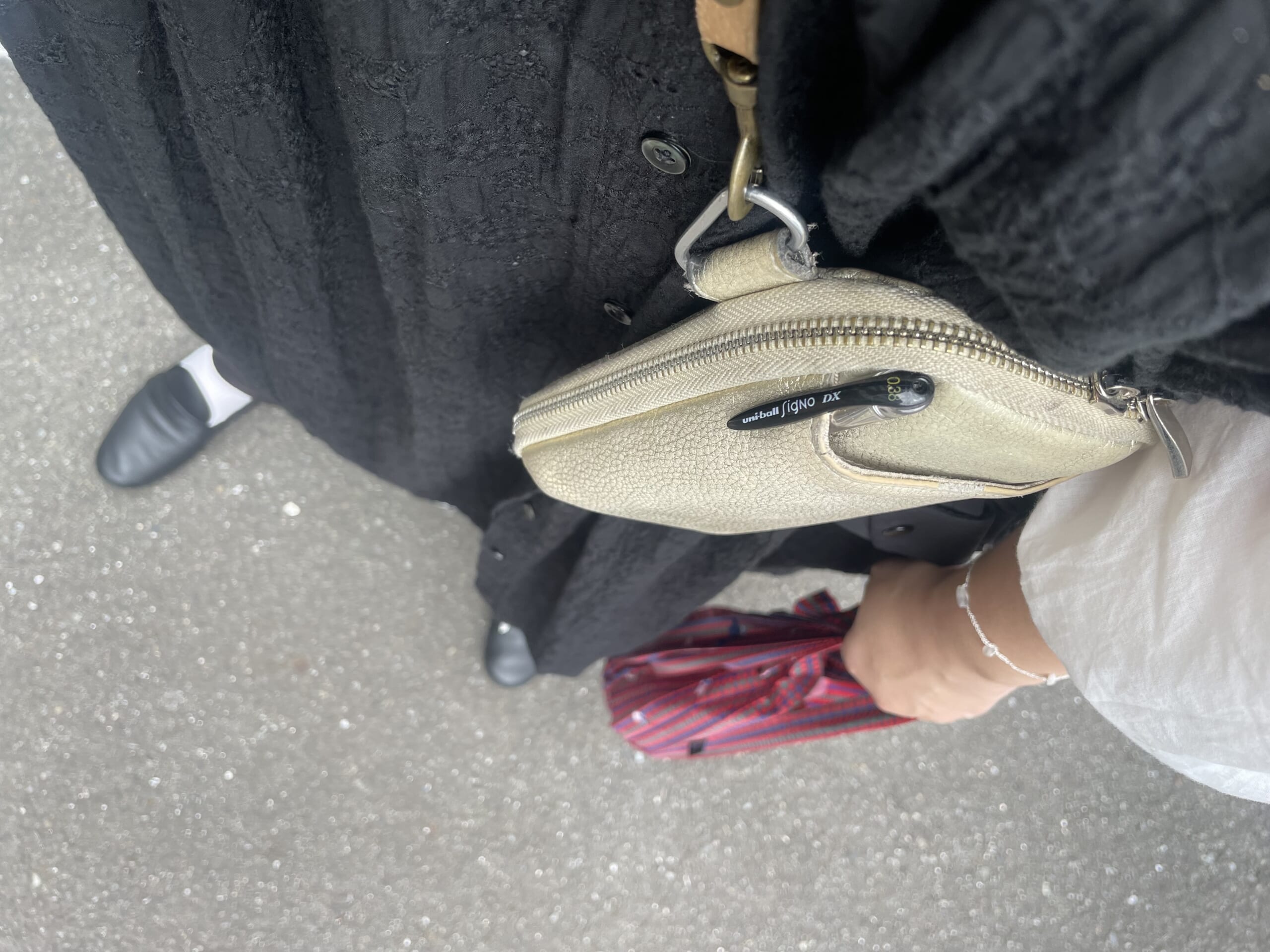 40代女性の2025年10月中旬コーデの足元写真【その1】