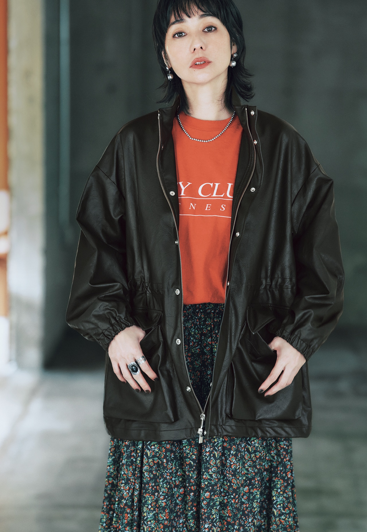 竹下玲奈さんのCurensology（カレンソロジー）ヴィンテージフェイクレザーコートのコーデ