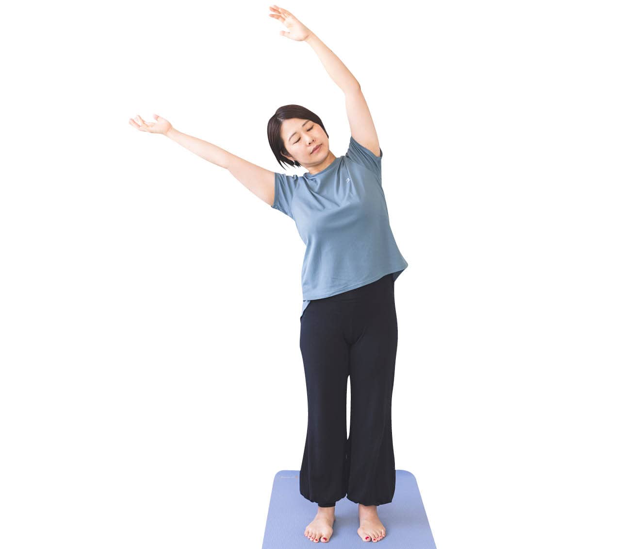 両手を上にし、上半身を左右に傾けて体側を伸ばします。