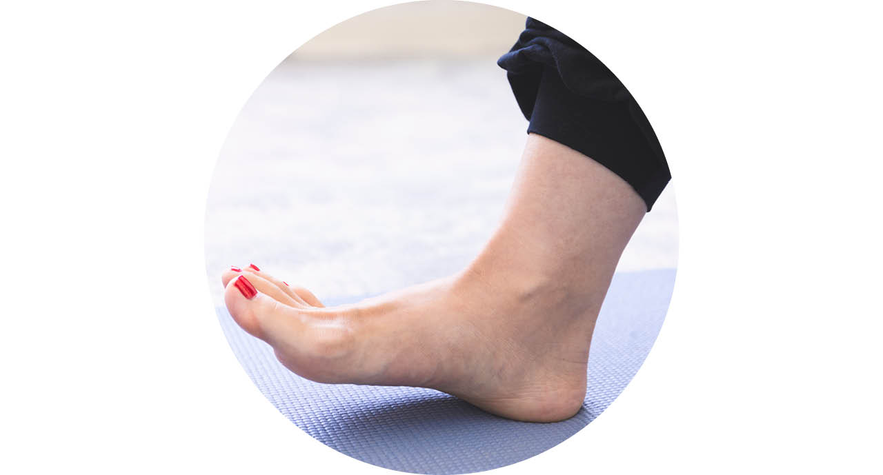 すねが張っているか、足首の曲がり具合、かかとや親指はどう着地するかなど、細かく動きを観察。