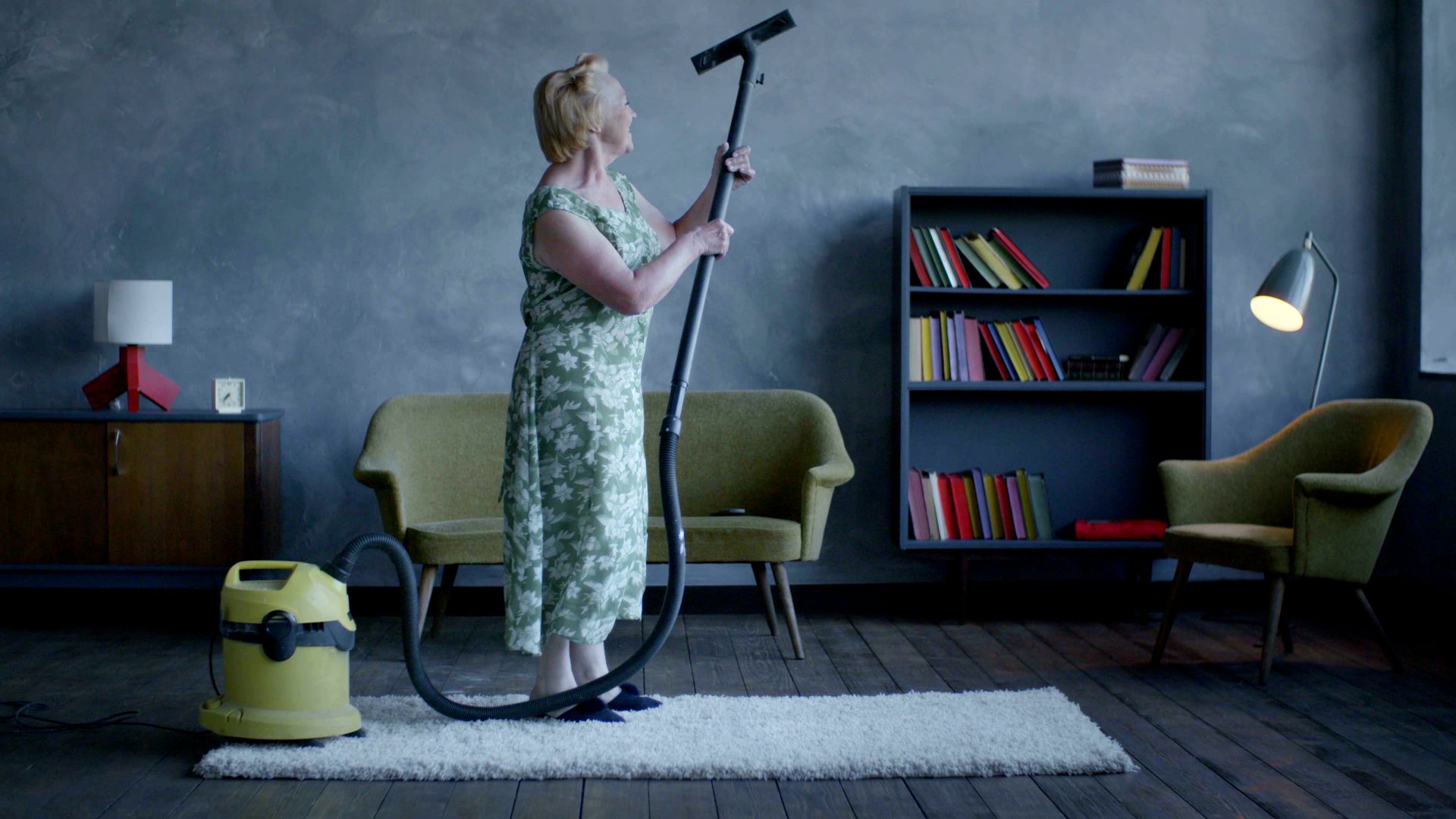 掃除機の吸引力を確認するイメージ画像。掃除機のお手入れ方法指南