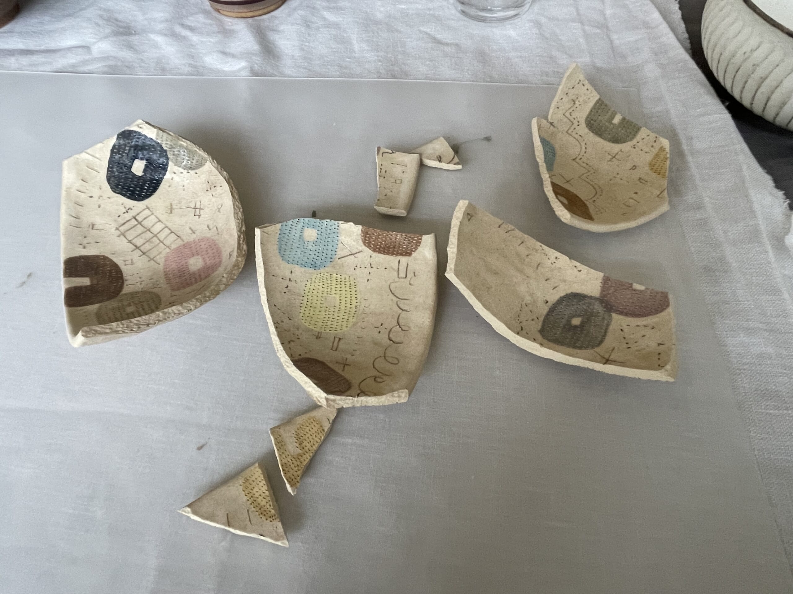 金継ぎ前の壊れたボウル