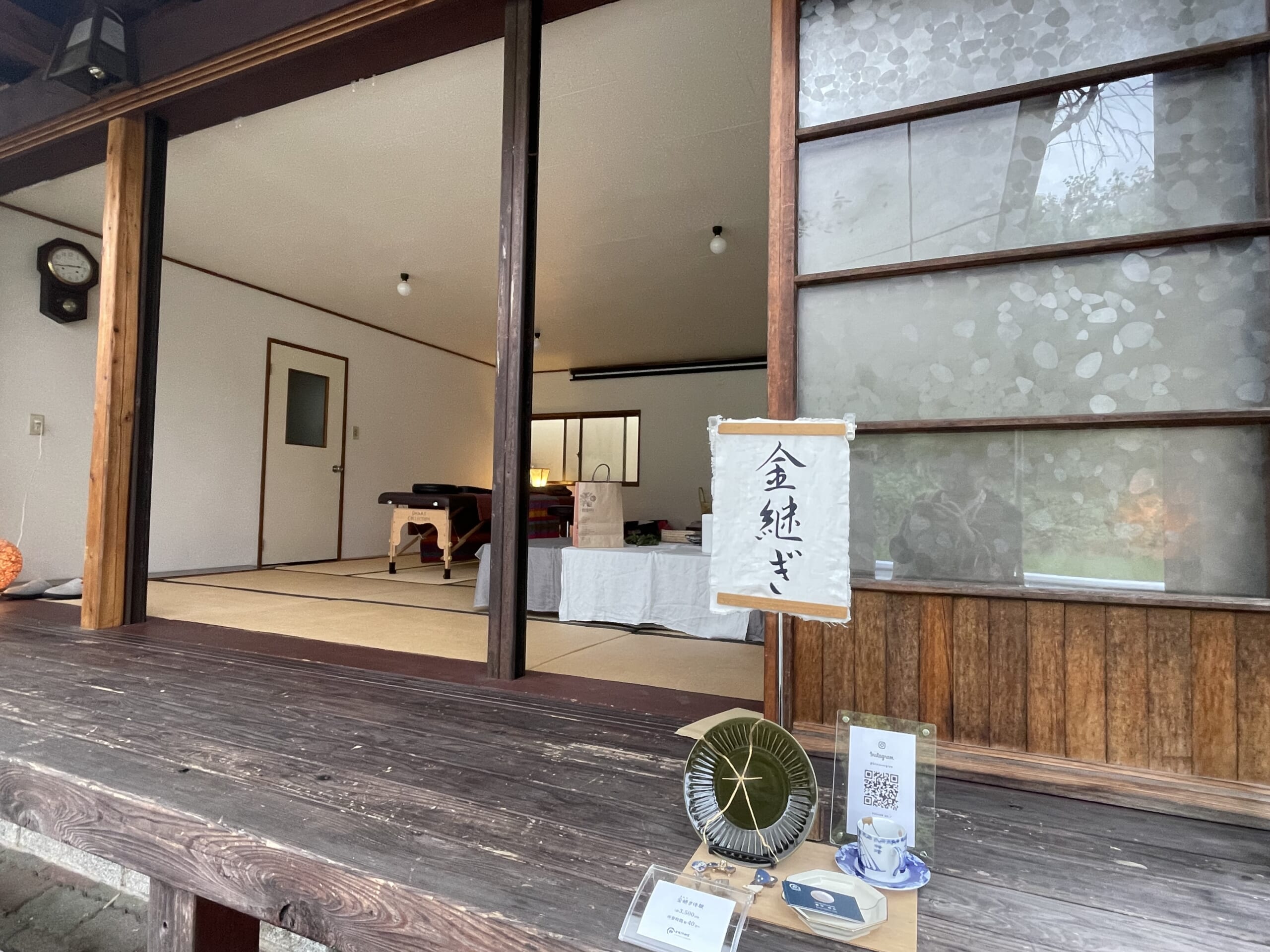 金継ぎのワークショップ、里のengawaハナレで開催されている様子。2025年10月撮影。