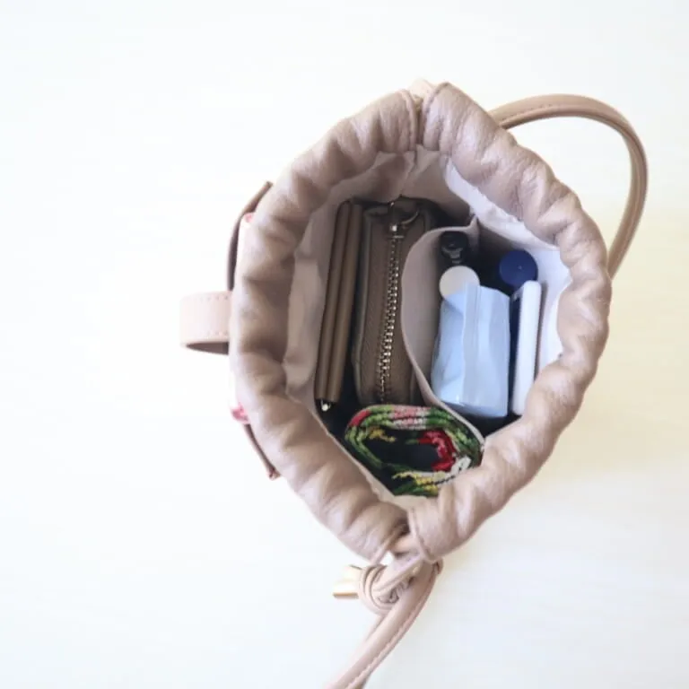 おかみほさん　ミニショルダーバッグの中身　入れたところ