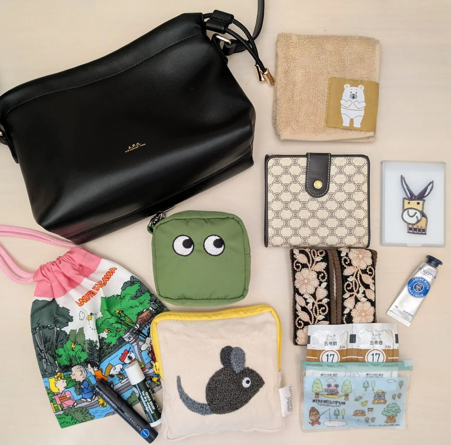 こうめさん　荷物が少ない日のバッグの中身