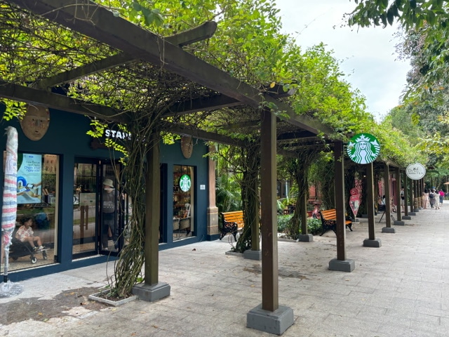 ベトナム・フーコック島スターバックスヴィンパールサファリ店の外観写真
