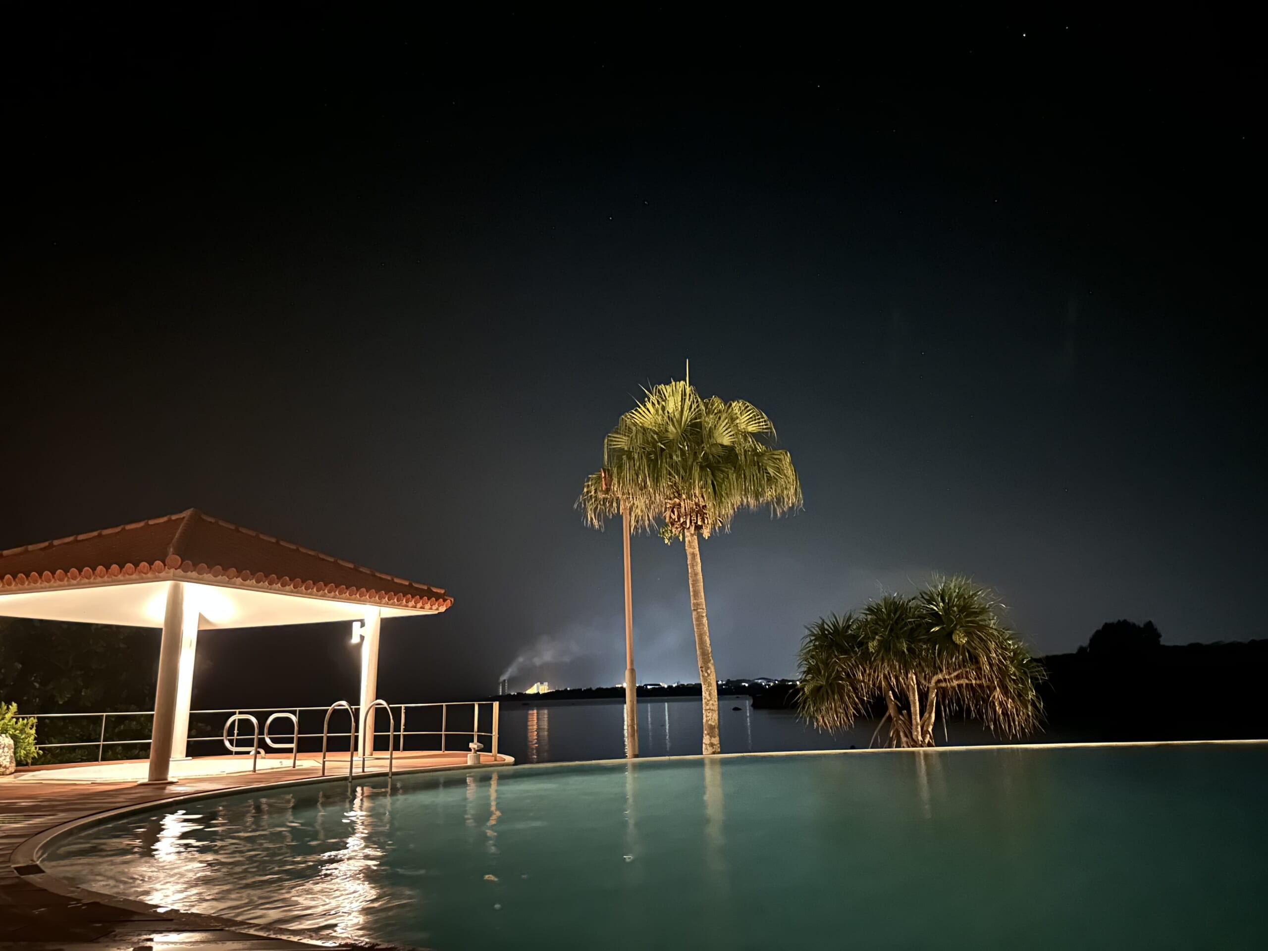 石垣島　ホテルウブフル石垣　ナイトプール