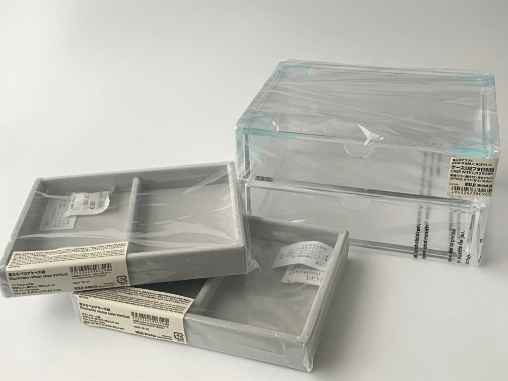 無印良品「重なるアクリルケース２段フタ付引出」「重なるベロアケース縦　アクリルケース用」