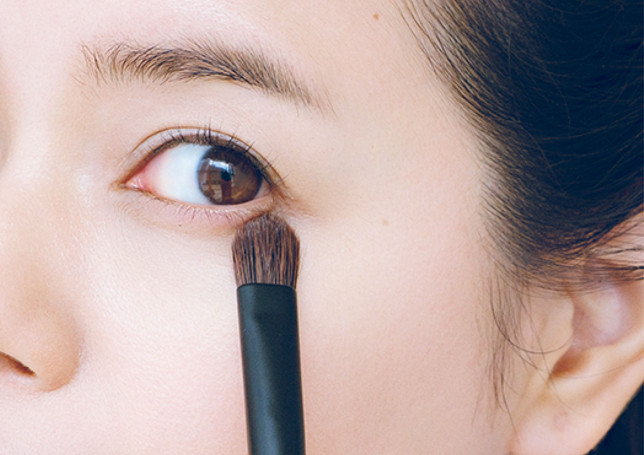 細部はミニブラシで丁寧に