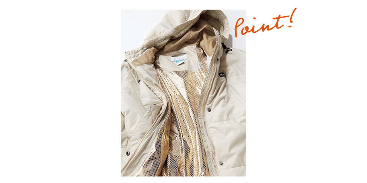 Point！　ゴールドの裏地が「オムニヒートインフィニティ」の証。大小のドット柄の隙間から湿気を逃がし、暖かくも蒸れにくいベストな着心地に。