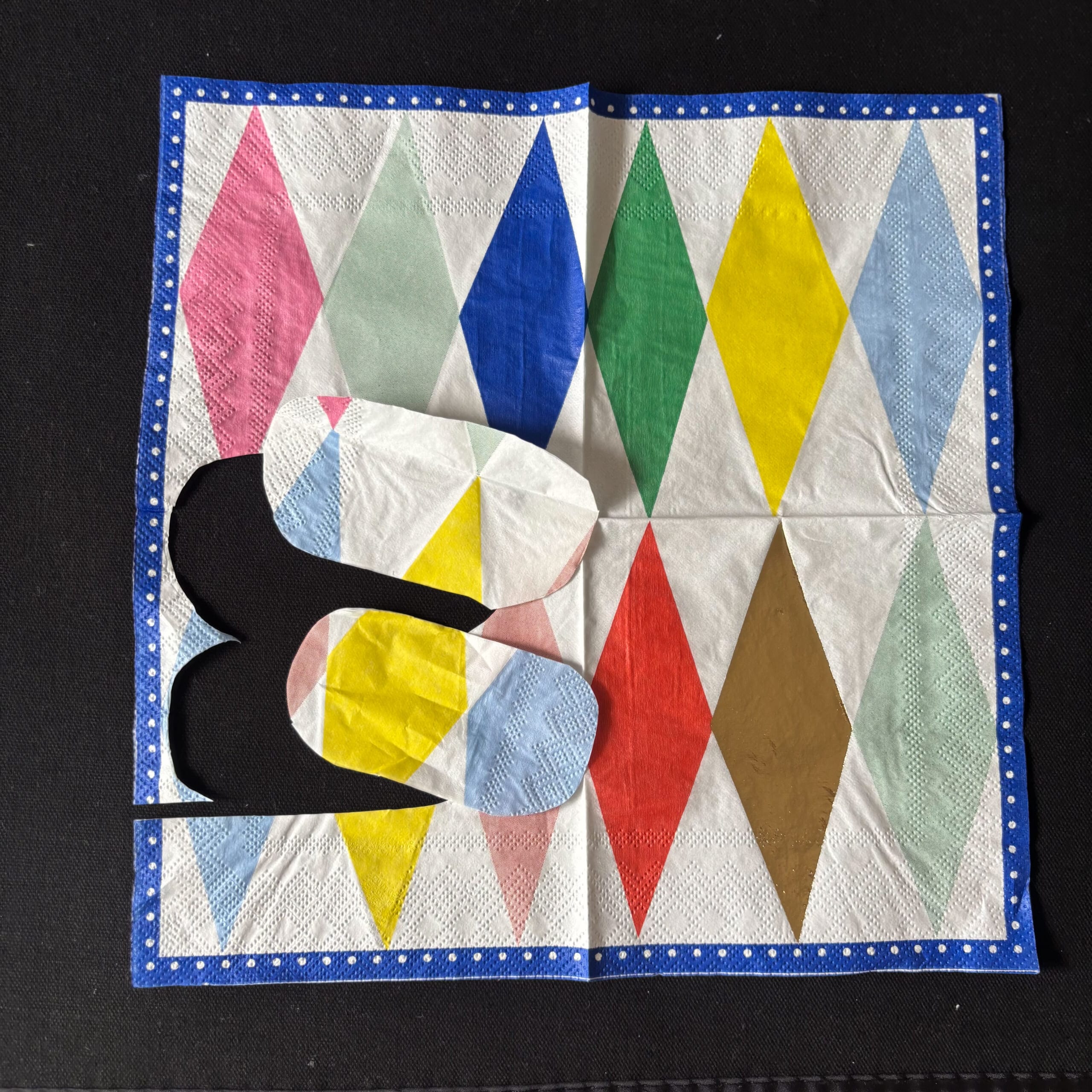 楕円形に切り取ったペーパーナプキン