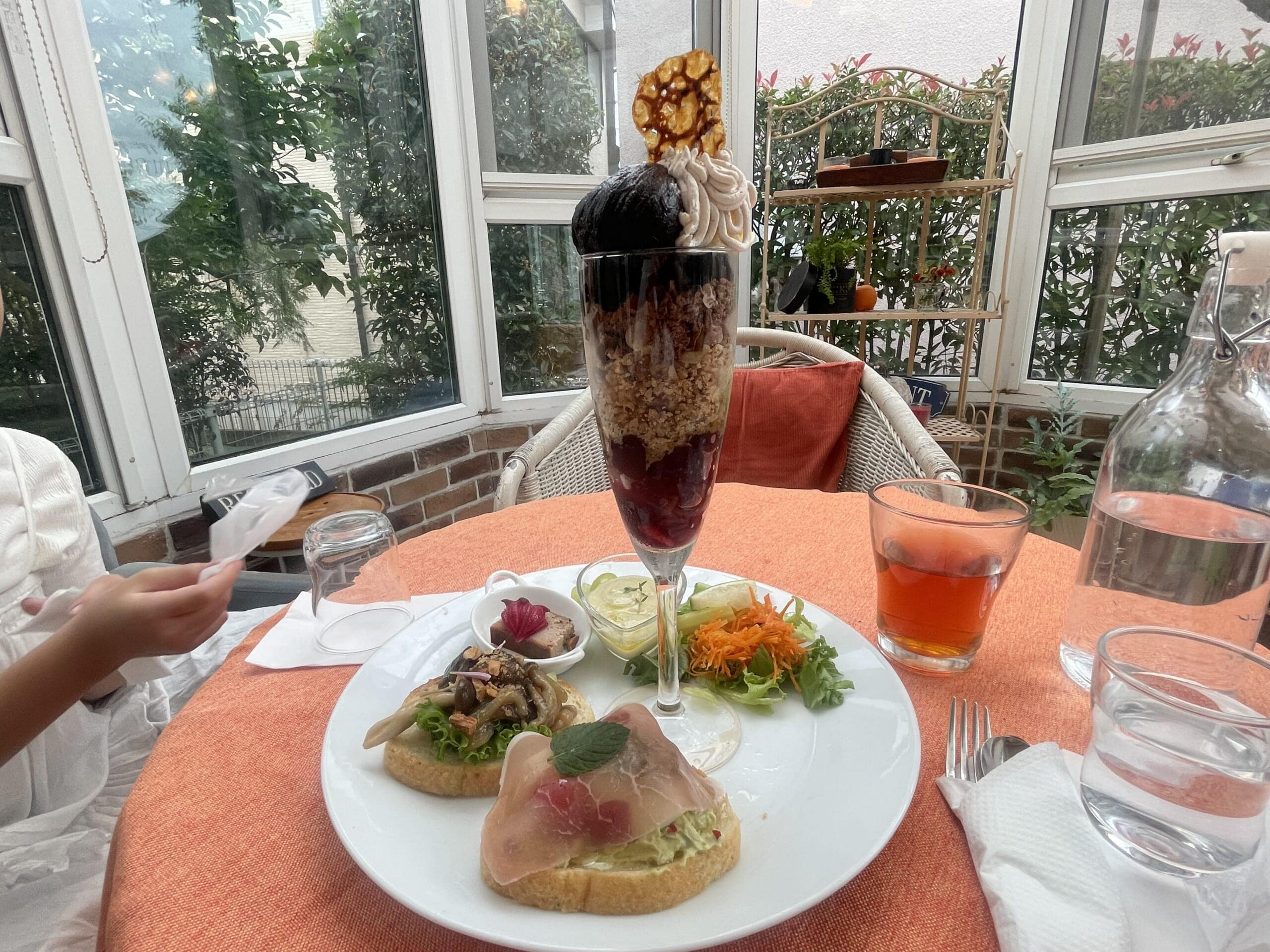 栗パフェと2種のタルティーヌのワンプレートSET。カフェネイビーにて。