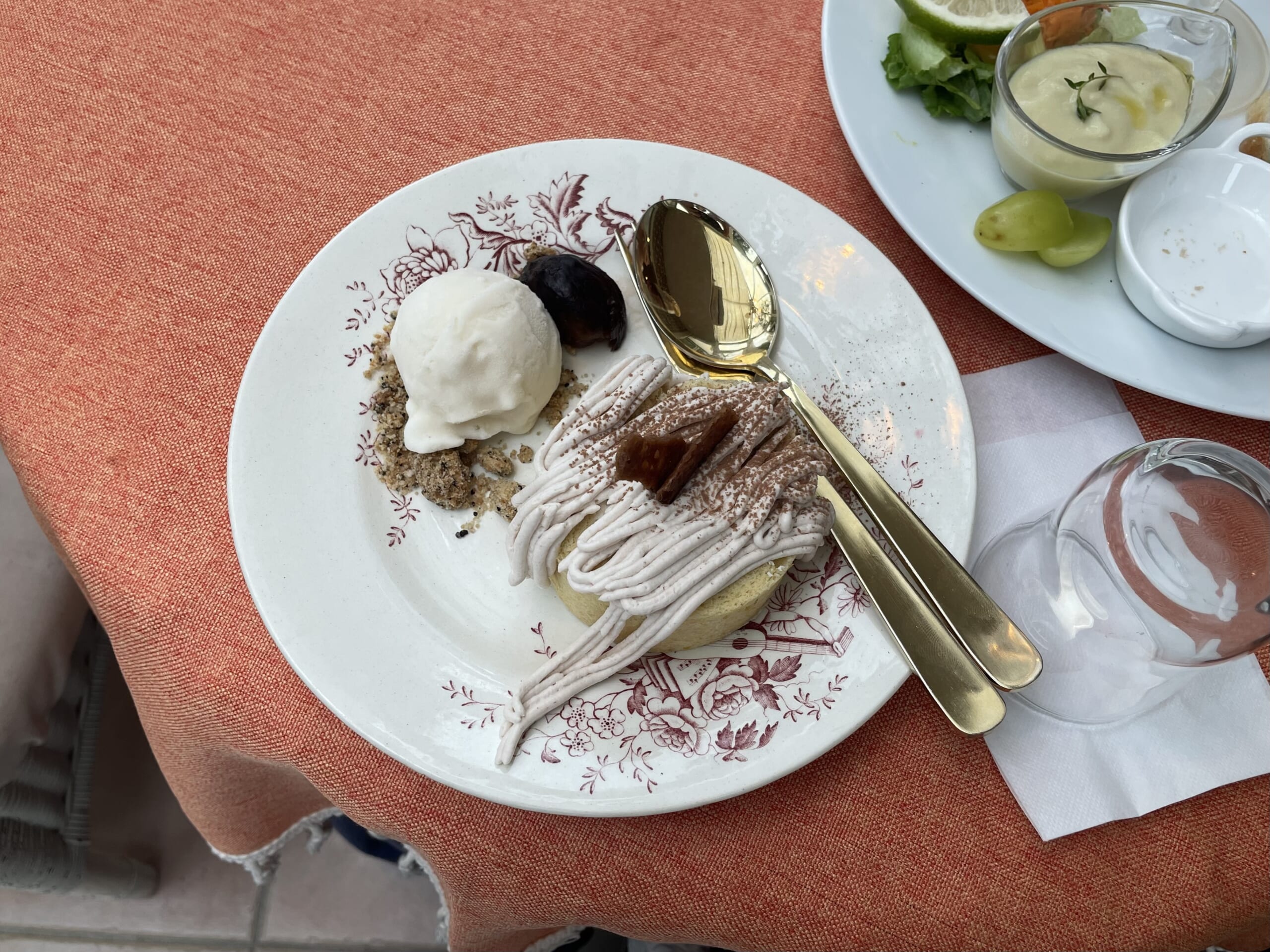 カフェネイビーの「モンブランロールケーキ」写真1