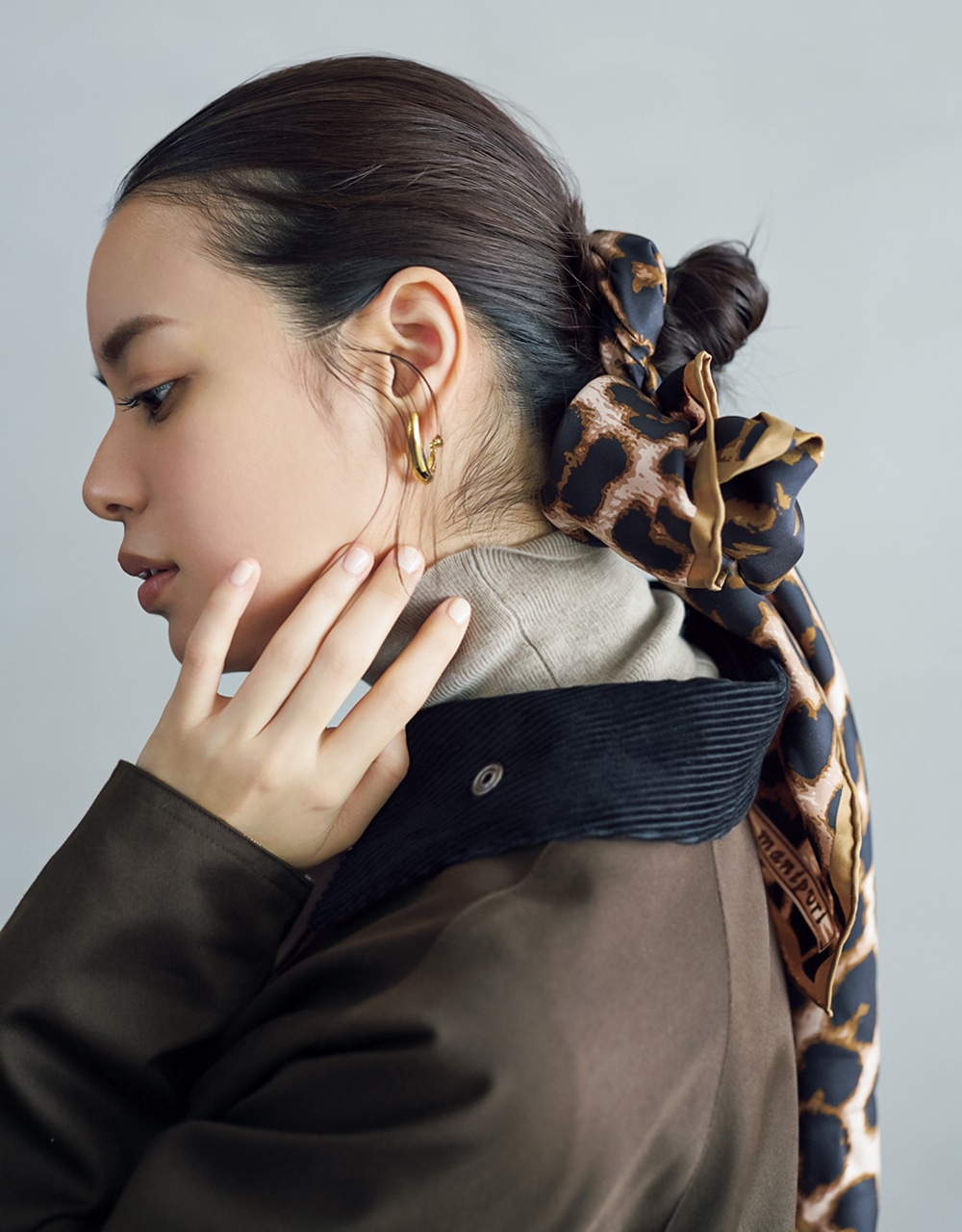 スカーフコーデ岸本セシルさん