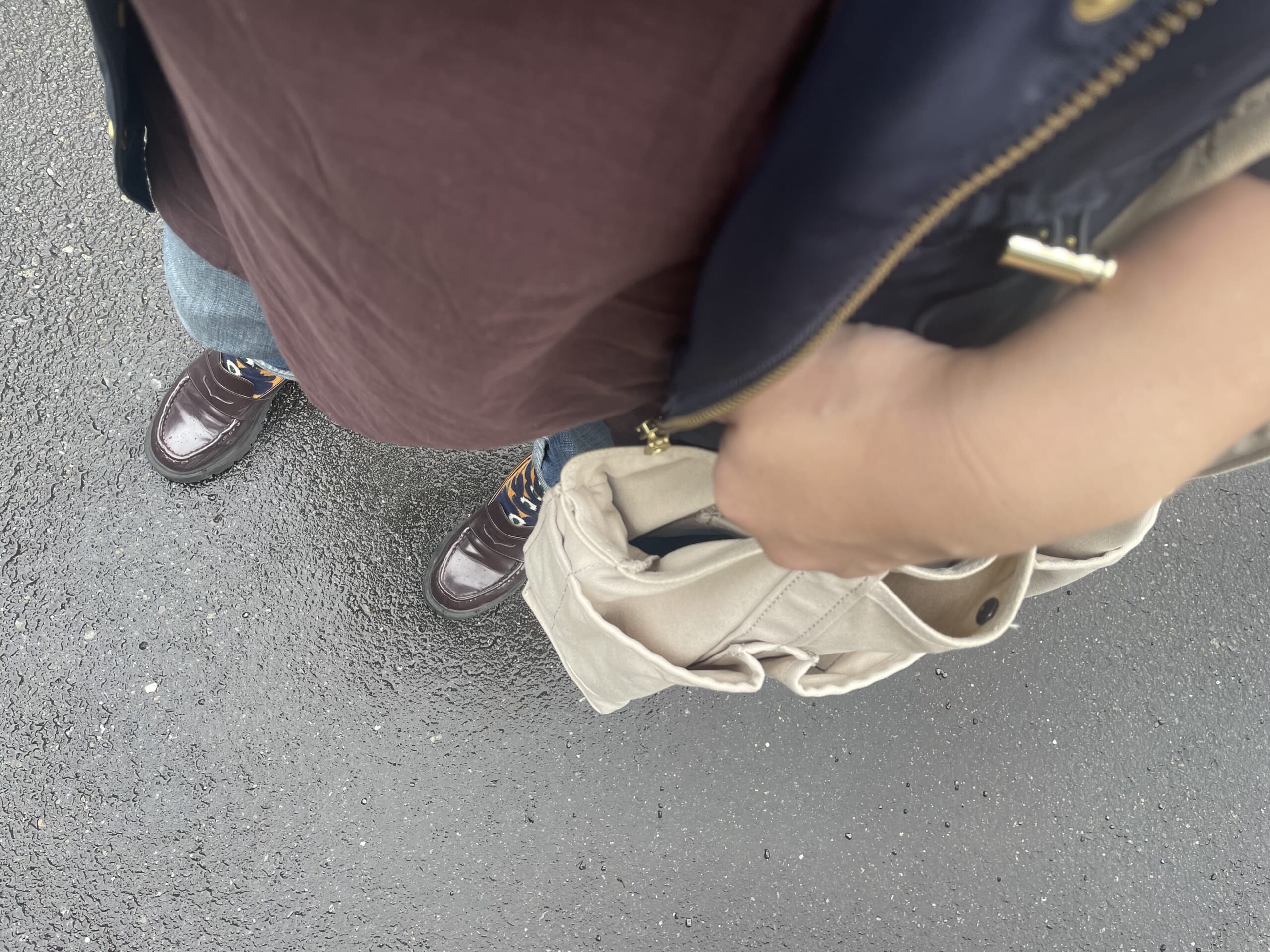 40代女性の2025年10月中旬コーデ、足元写真2