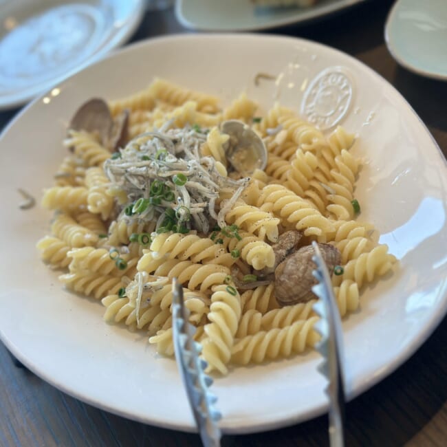 ハンマーヘッド2階 シーフードレストラン　COLONIAL BEACH（コロニアルビーチ）