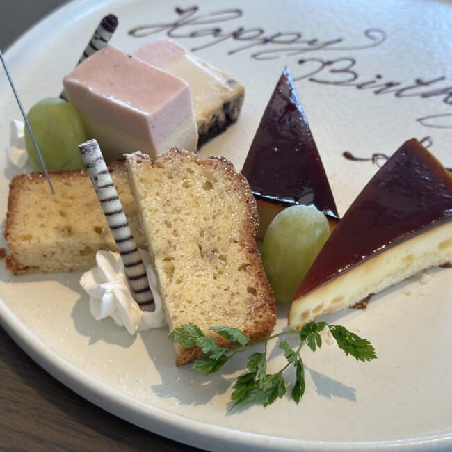 ハンマーヘッド2階 シーフードレストラン　COLONIAL BEACH（コロニアルビーチ）