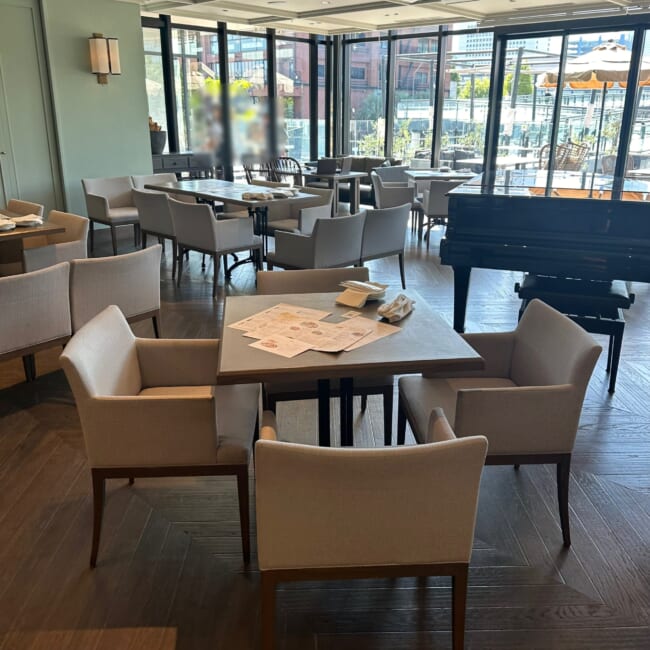 ハンマーヘッド2階 シーフードレストラン　COLONIAL BEACH（コロニアルビーチ）