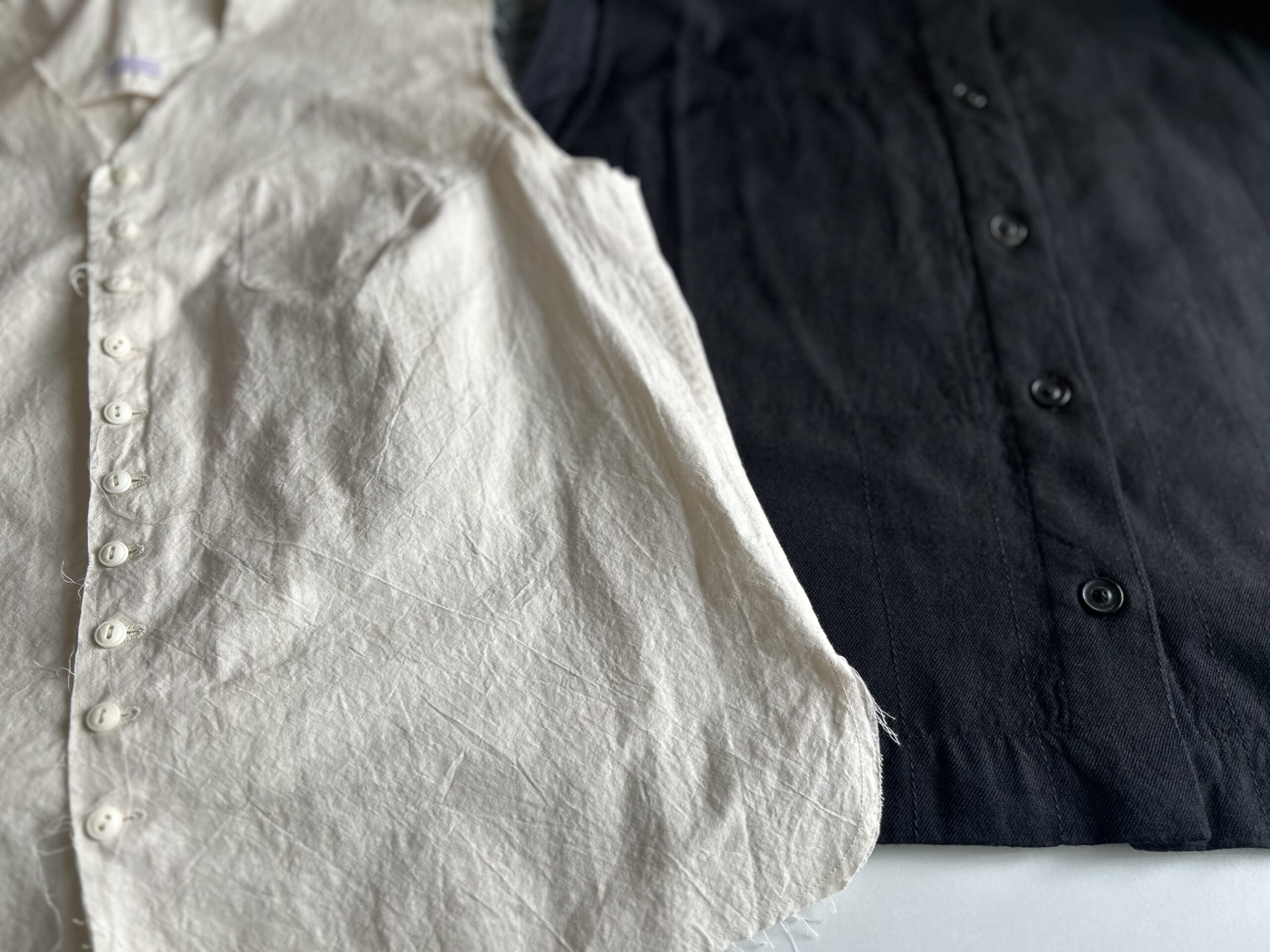 40代女性が買って良かったベスト二枚、白と黒。