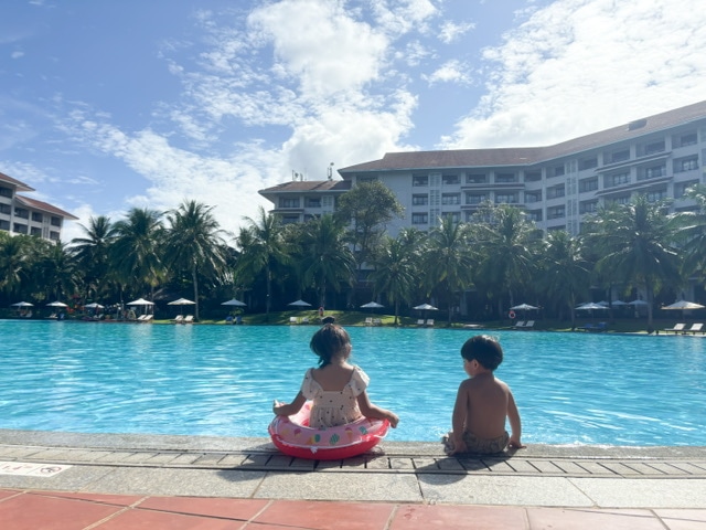 フーコック島・ヴィンパールリゾート＆スパフーコックのプールで撮影した子供たちの写真