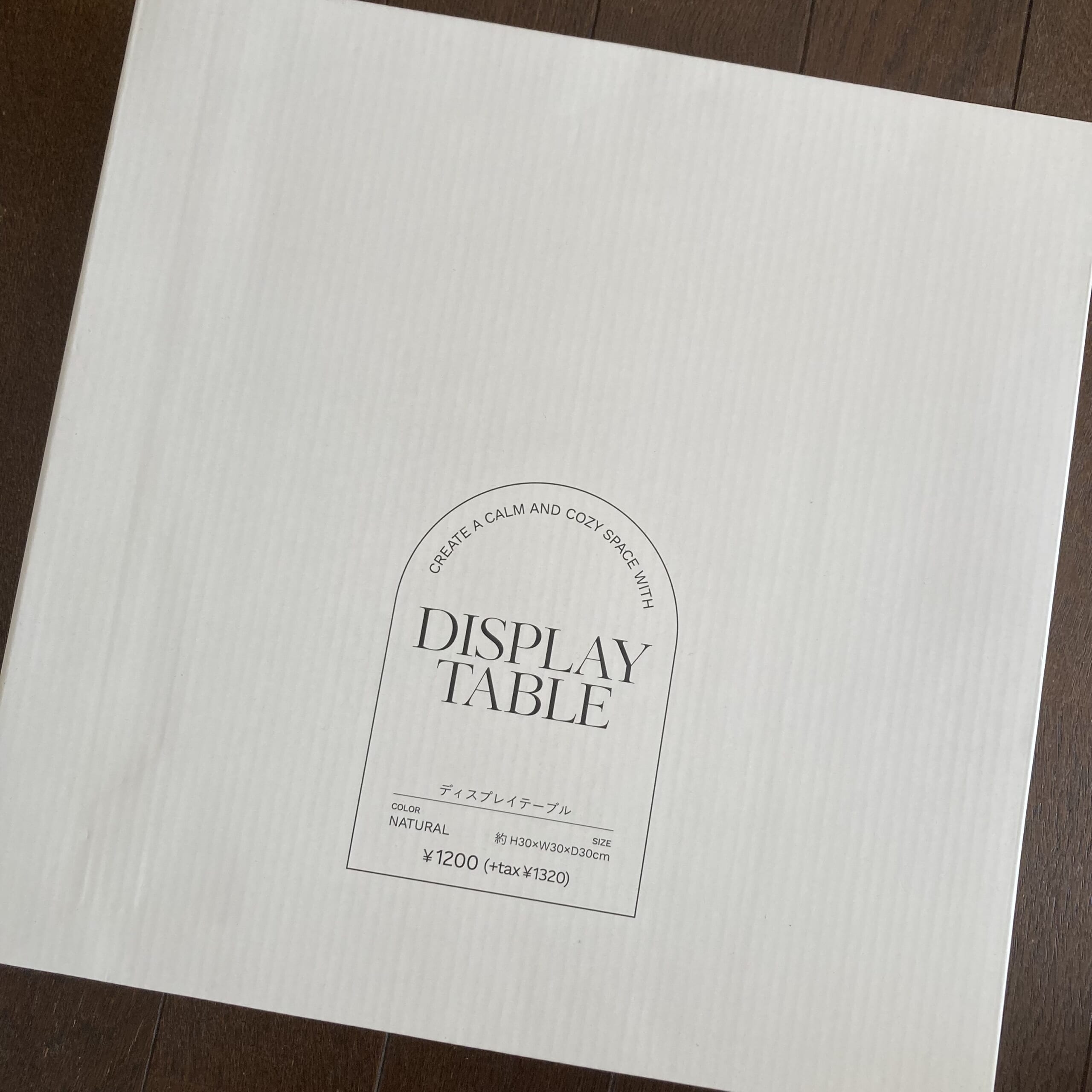 3コインズ。ディスプレイテーブル。