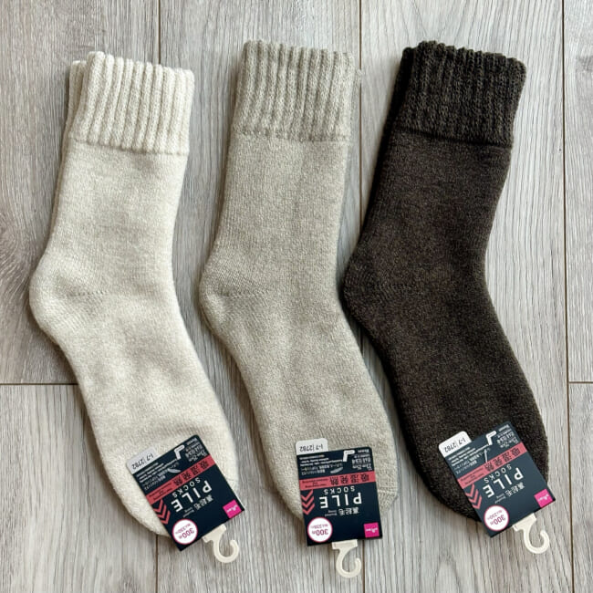 ダイソーの吸湿発熱素材の裏起毛パイルソックス