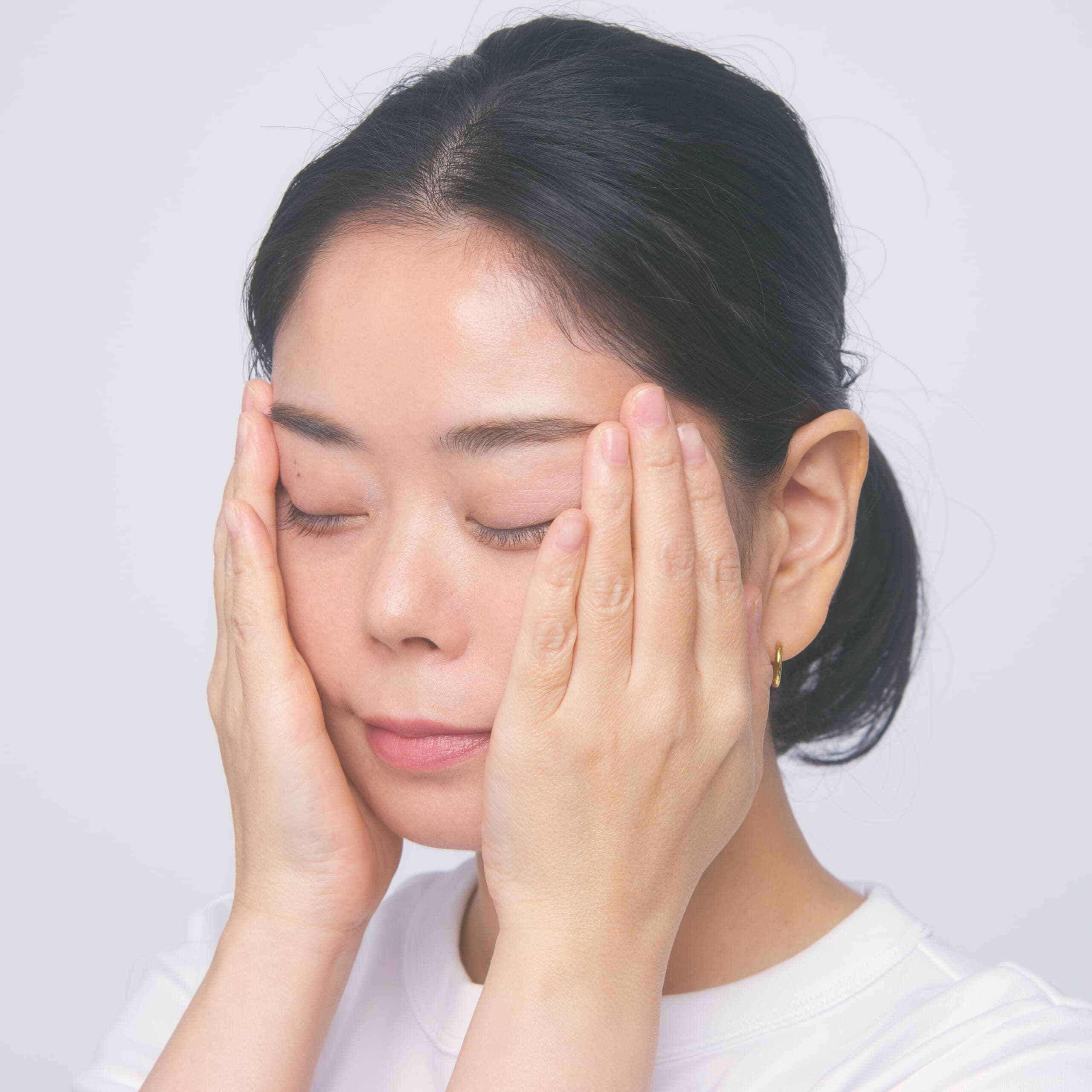 薬用リセットオイルを使用しているところ