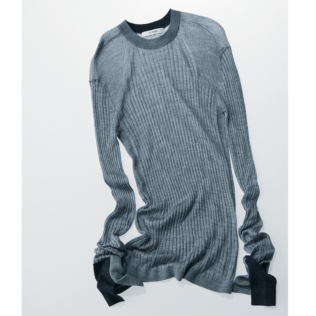 【CINOH（チノ）】の「透け」ニット ￥38500｜グレージュ