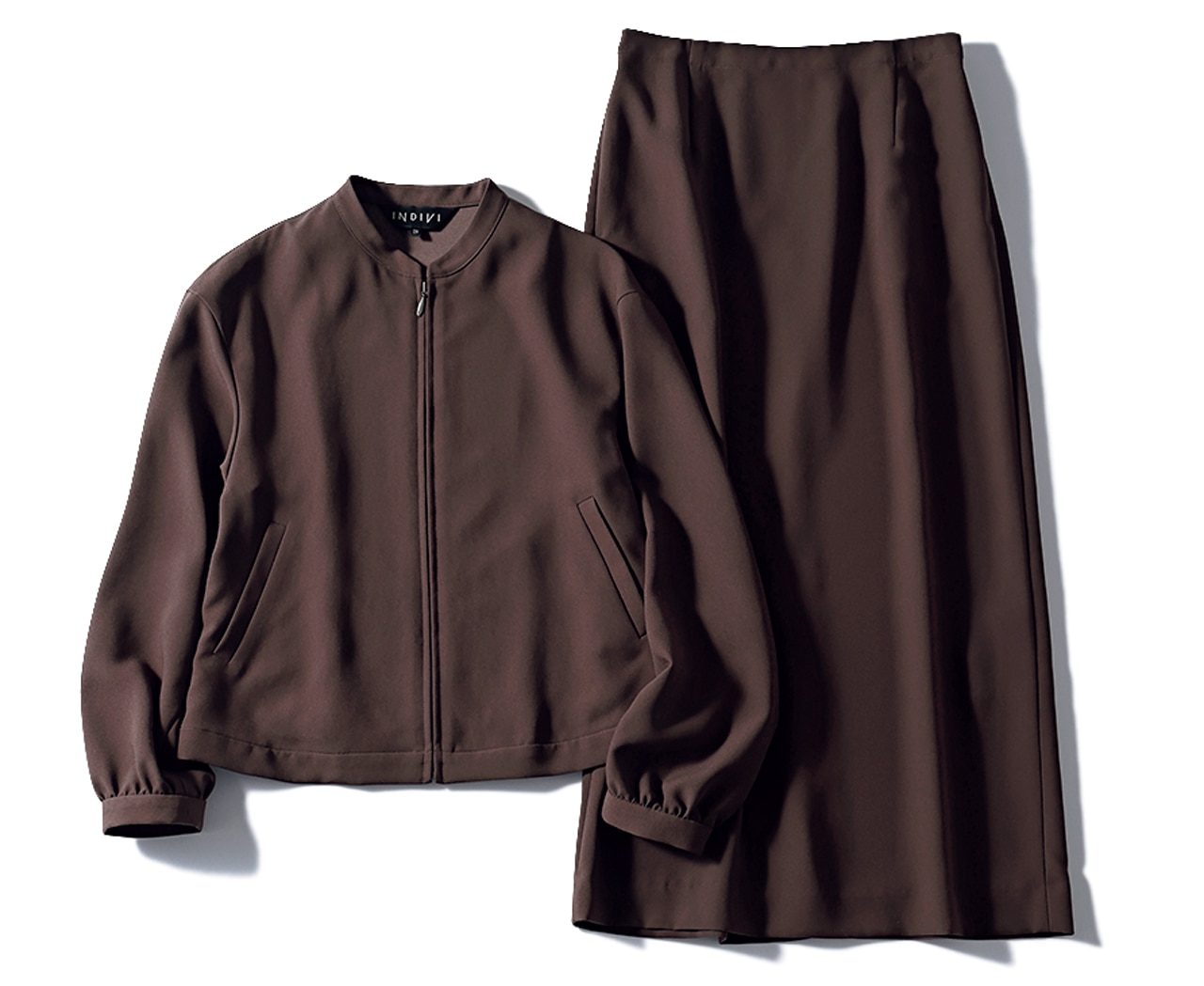 INDIVI（インディヴィ） のセットアップ　ブルゾン￥18700・スカート￥14300／ワールド プレスインフォメーション