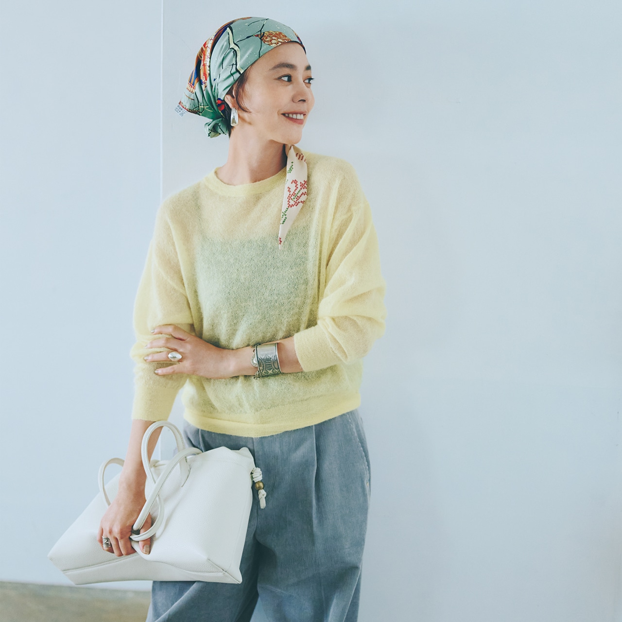 【BATONER（バトナー）】の「透け」ニットコーデ 浅見れいなさん