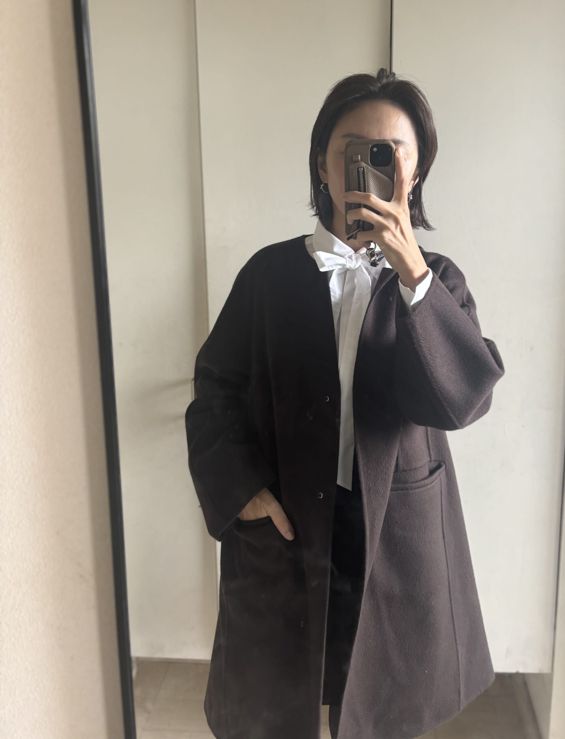 ドゥロワー　ノーカラー コート ドゥロワーのノーカラーコートを購入】ブラウンでつくる40代