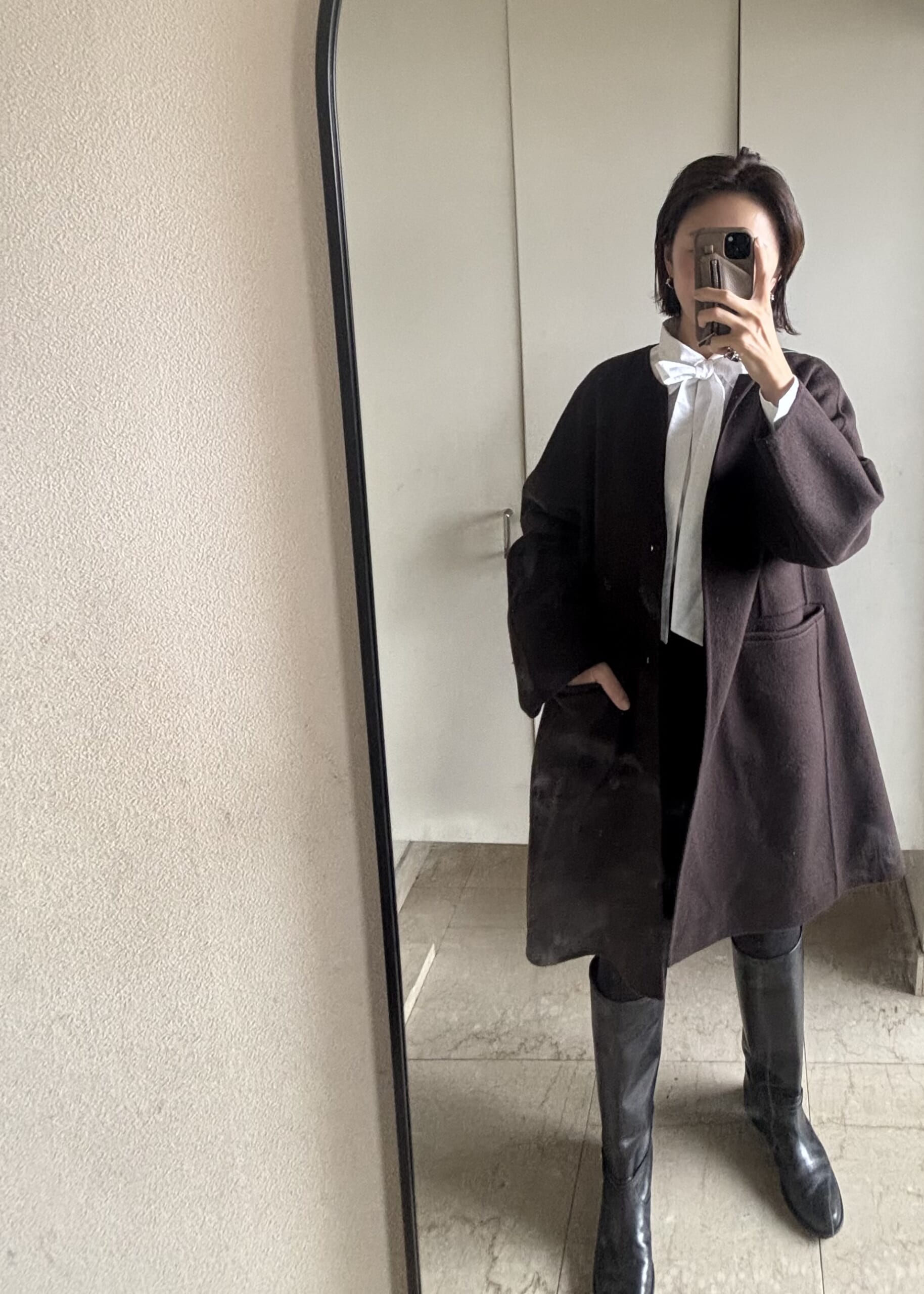 ドゥロワーのブラウンコート×ネブローニのロングブーツ