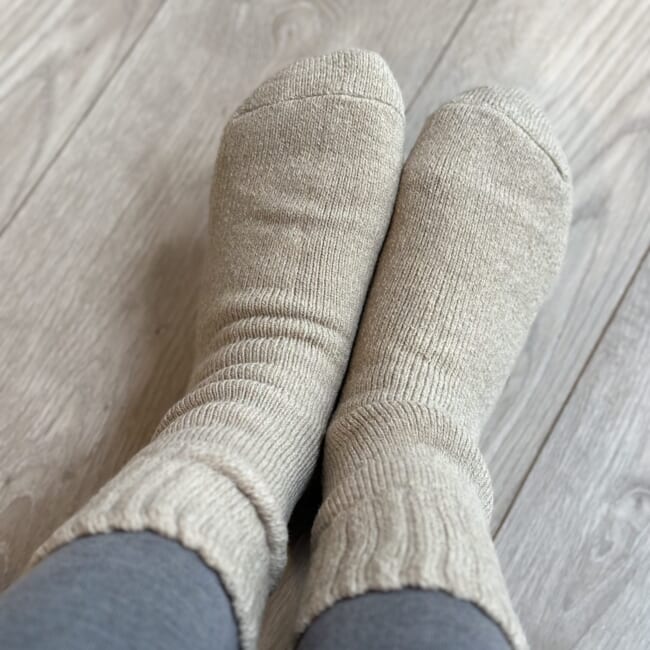 ダイソーの吸湿発熱素材の裏起毛パイルソックス
