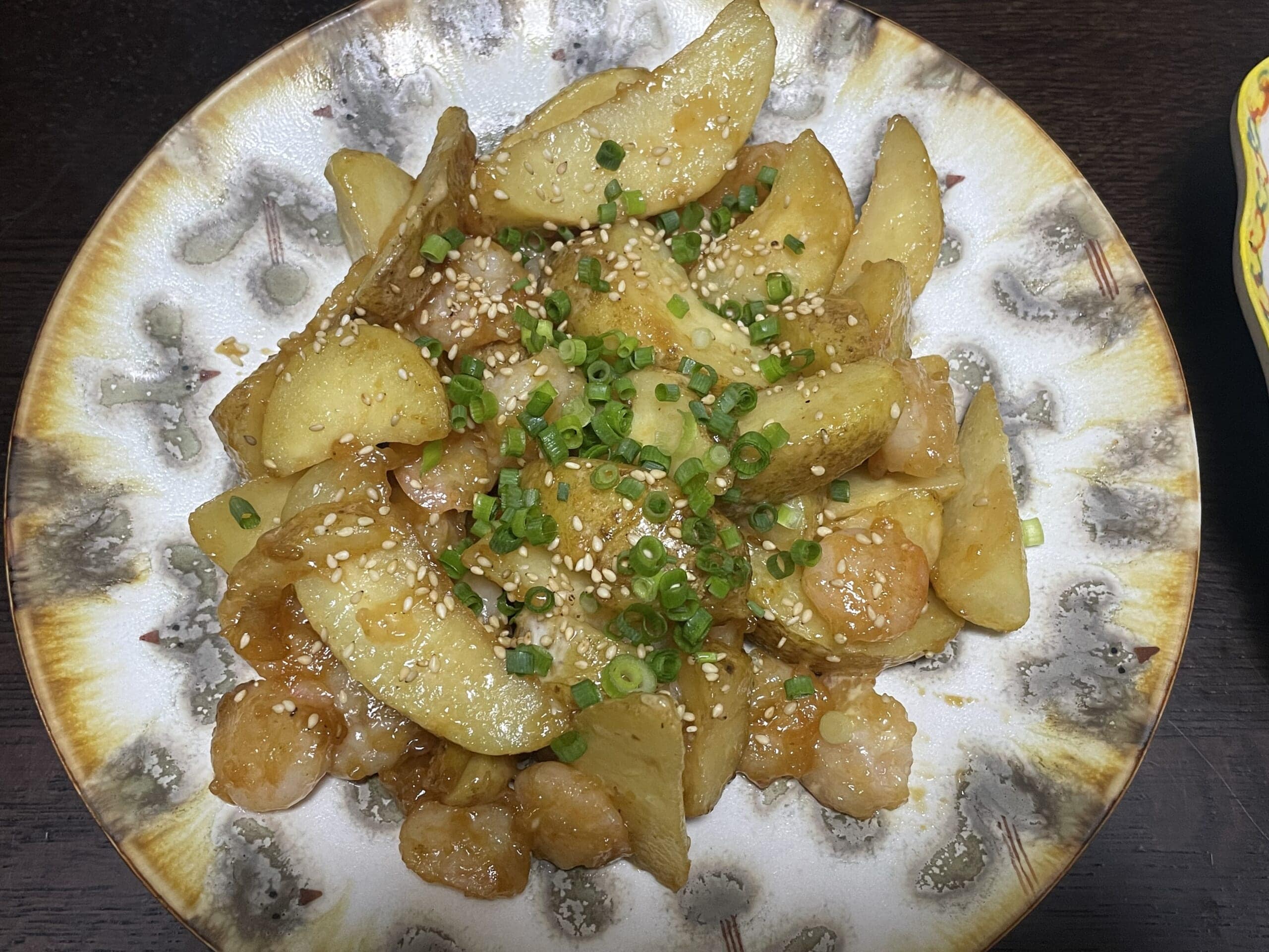 山本ゆりさんレシピ「海老とじゃがいものマヨだれ炒め」を40代主婦が作ってみた写真