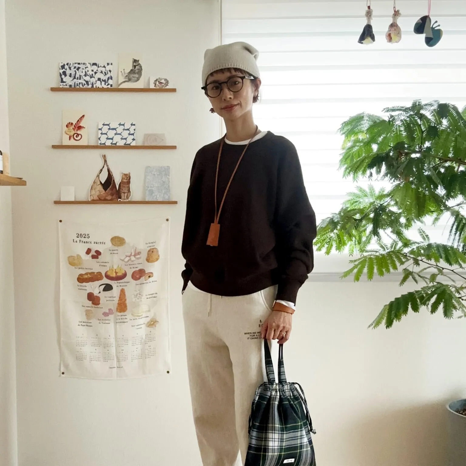 ユニクロ「スムースコットンクルーネックセーター」のコーデ