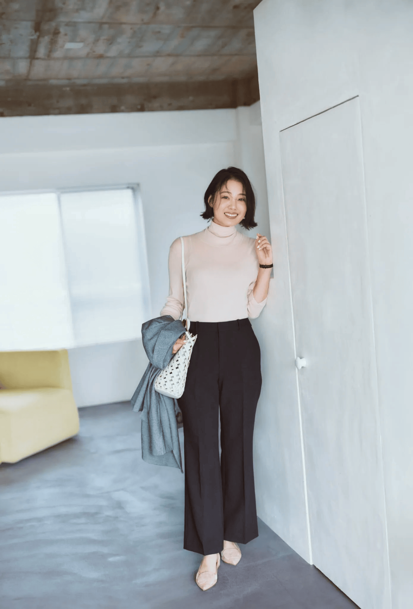 ユニクロ「スマートフレアパンツ」のコーデ