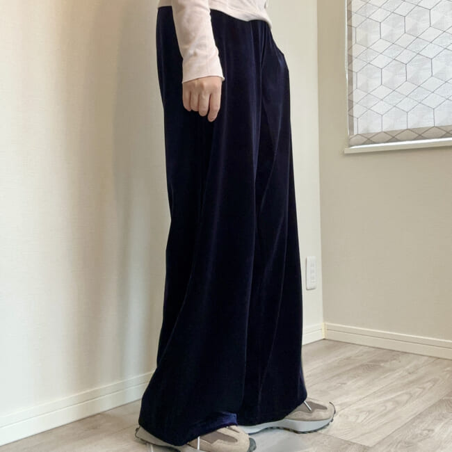 ユニクロの「ソフトベロアイージーパンツ」