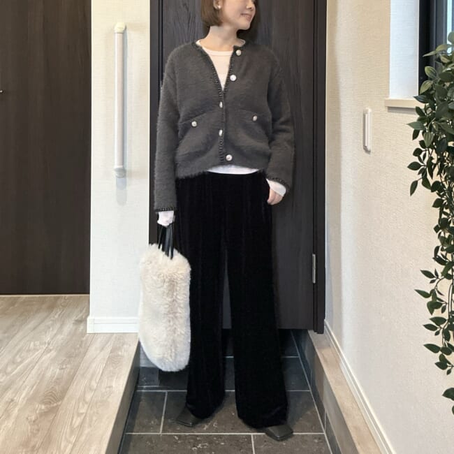 GUソフトシアークルネックT(長袖)とユニクロのソフトベロアイージーパンツのコーデ