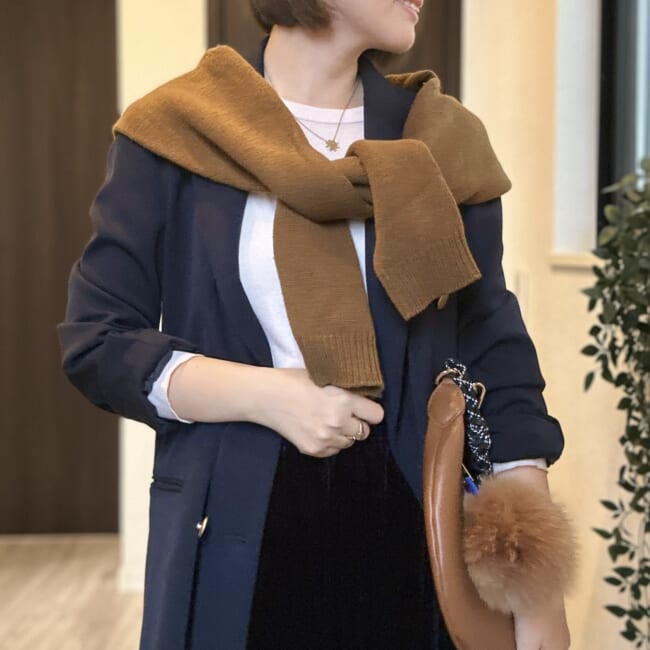 GUソフトシアークルネックT(長袖)とユニクロのソフトベロアイージーパンツのコーデ