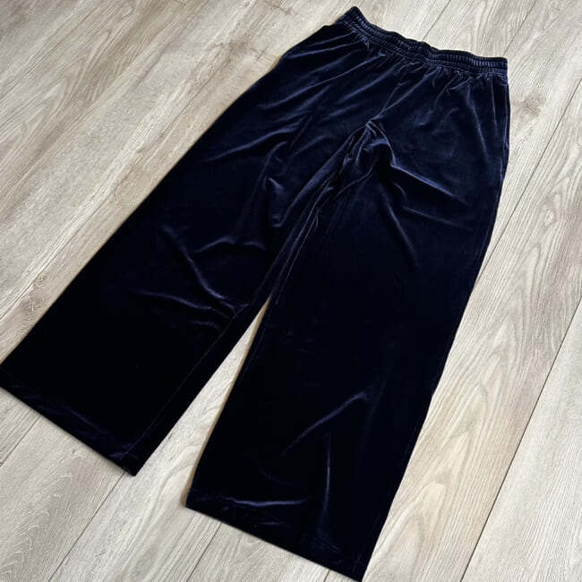 ユニクロの「ソフトベロアイージーパンツ」