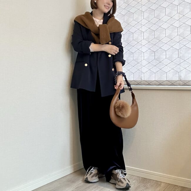 GUソフトシアークルネックT(長袖)とユニクロのソフトベロアイージーパンツのコーデ