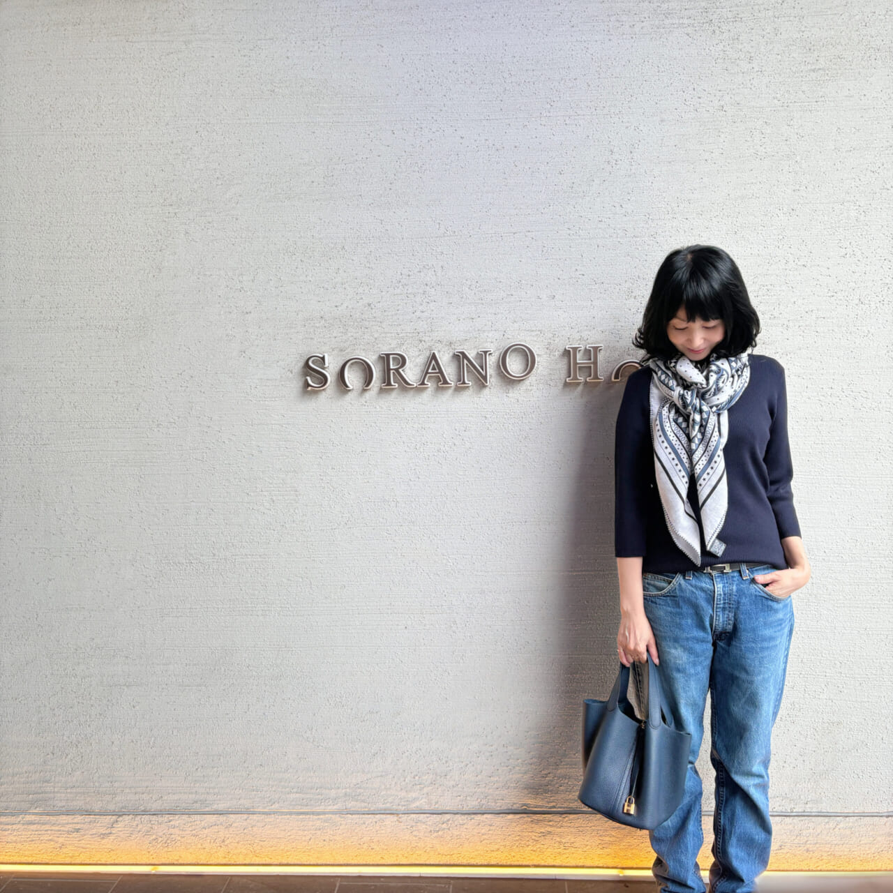 エルメス　カシシルバンダナ柄　エルメスカジュアルコーデ