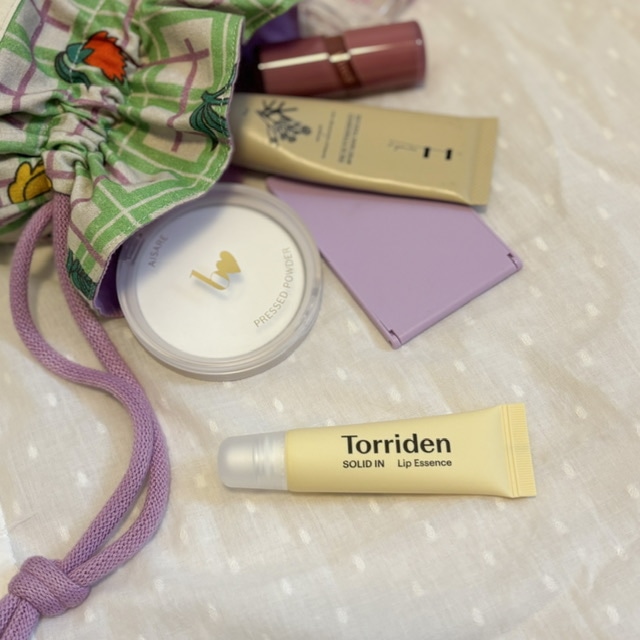 トリデン ソリッドインセラミド リップエッセンスを含むポーチの中身写真