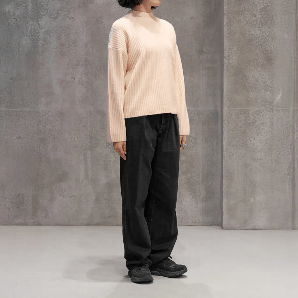 ユニクロ「スフレヤーンモックネックセーター」のコーデ