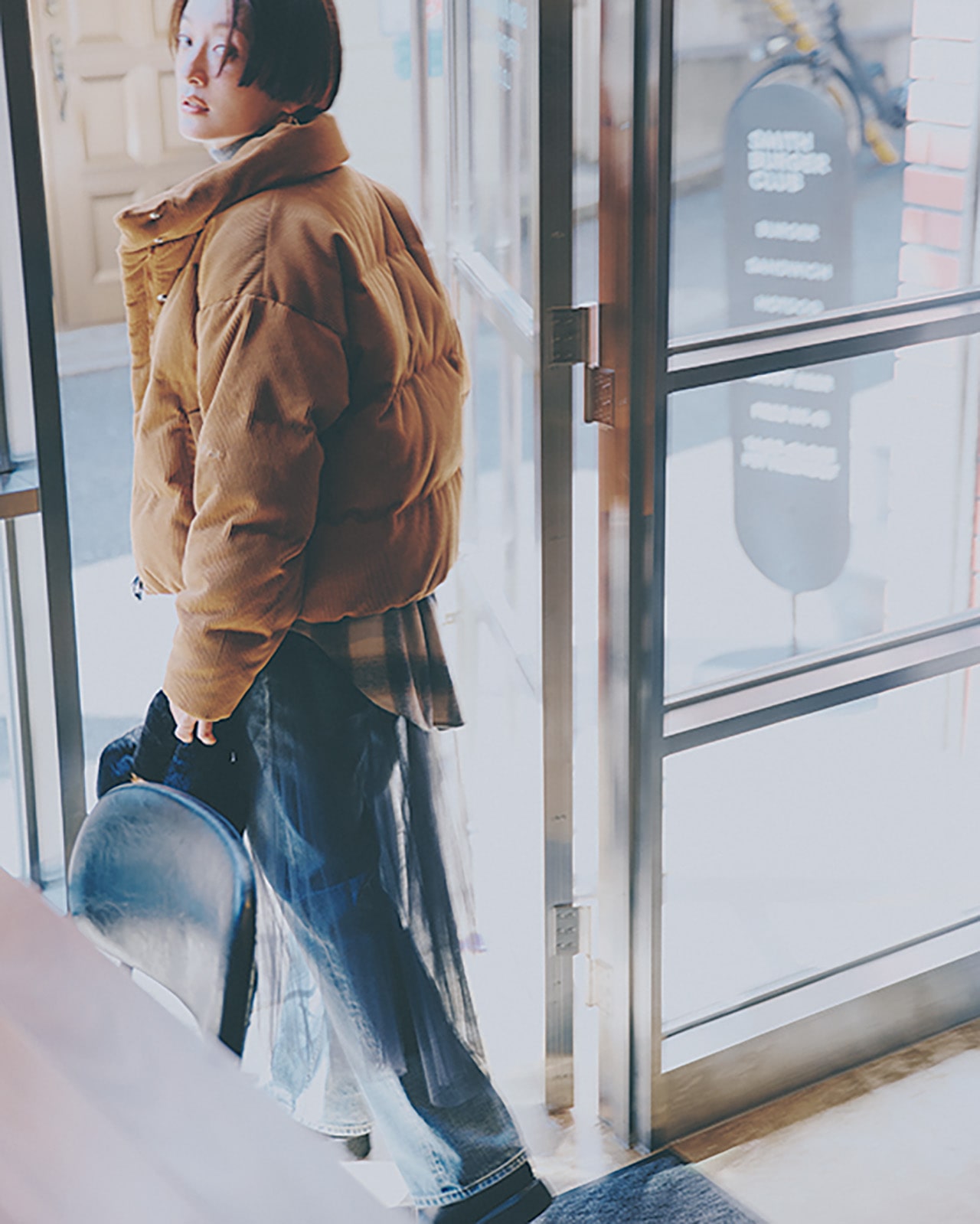 高山都さんCORDUROY SHORT  DOWN JACKET W着用イメージ2