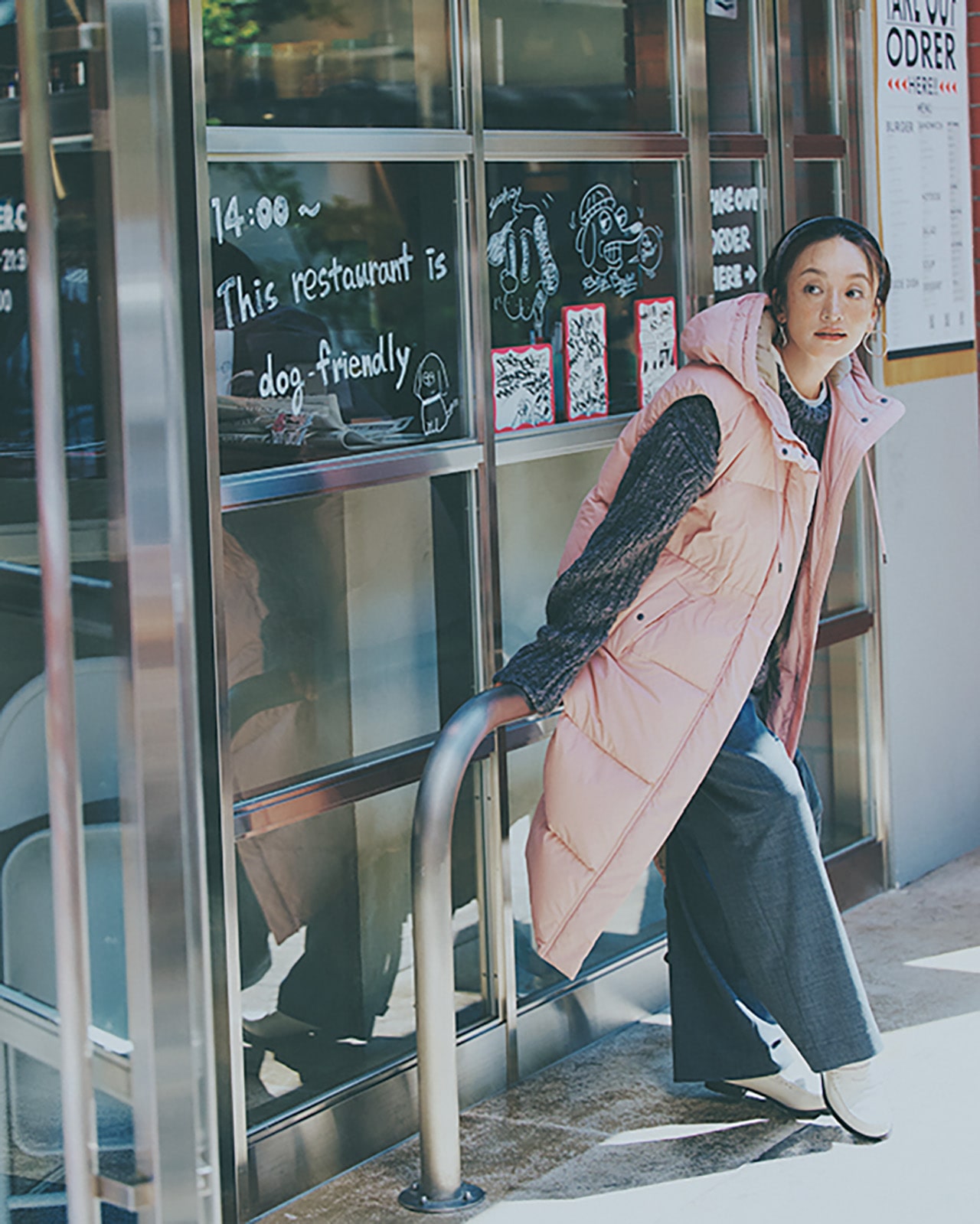 LONG DOWN VEST PARKA W着用イメージ2