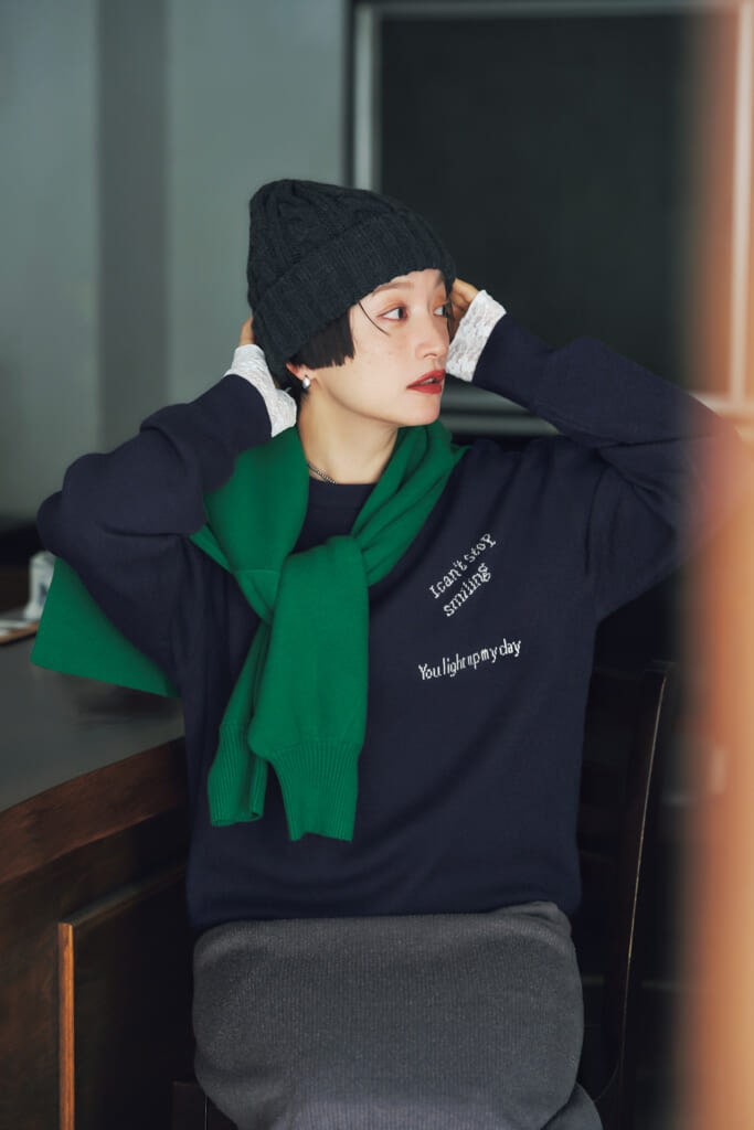 高山都さんの「Samansa Mos2 blue」ハグニットのコーデ