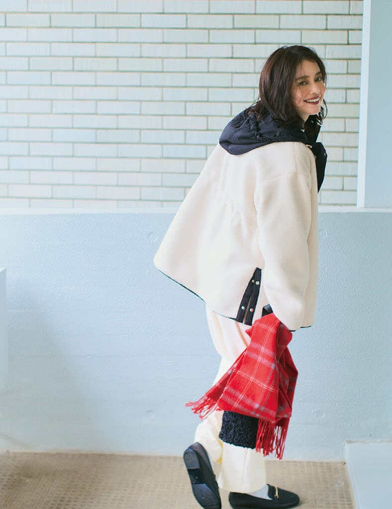 岸本セシルさんの『ANY』ボアのミドルコートのコーデ3