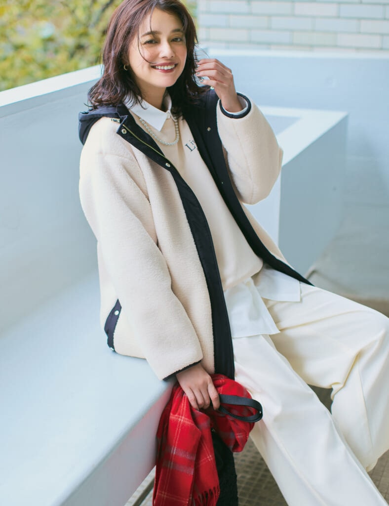 岸本セシルさんの『ANY』ボアのミドルコートのコーデ1