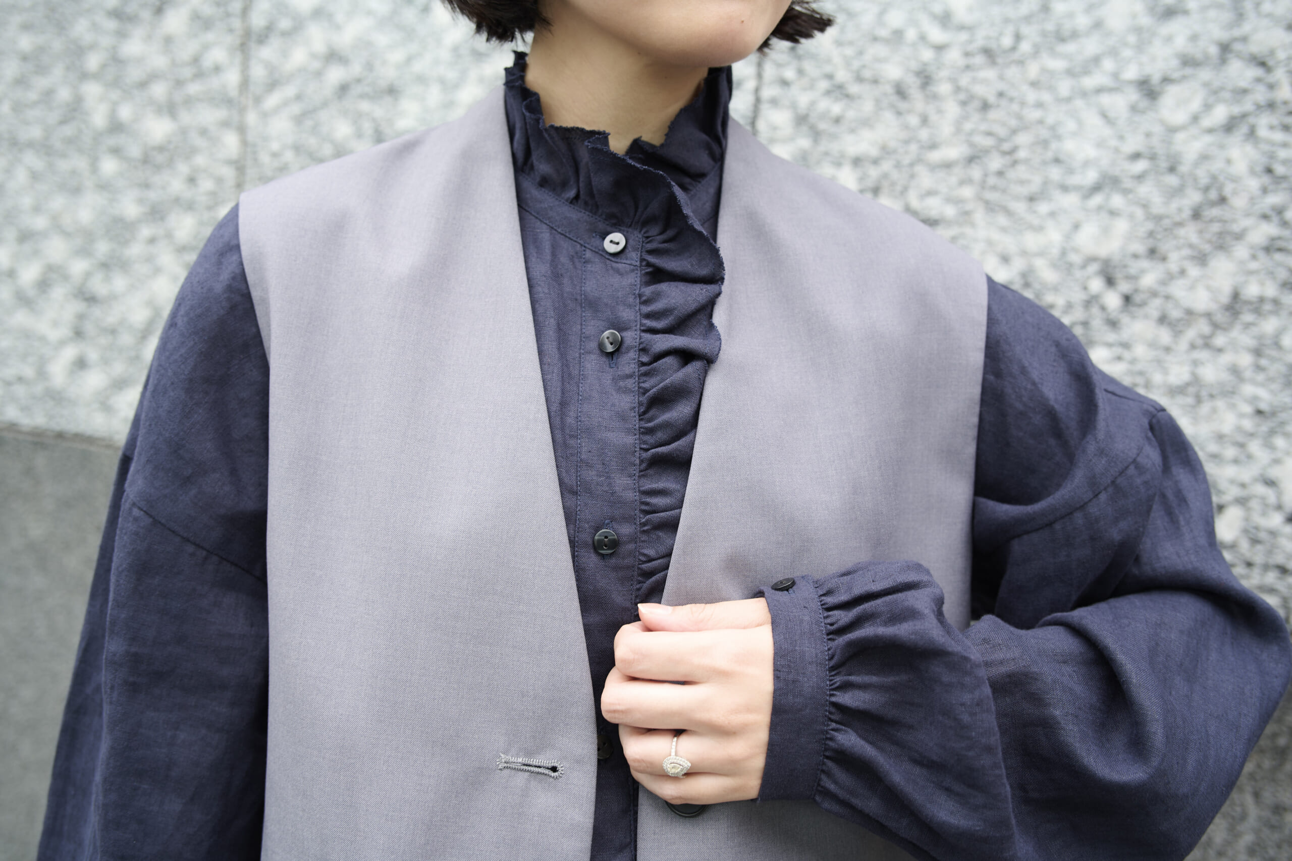 フリルブラウス　グレージレ